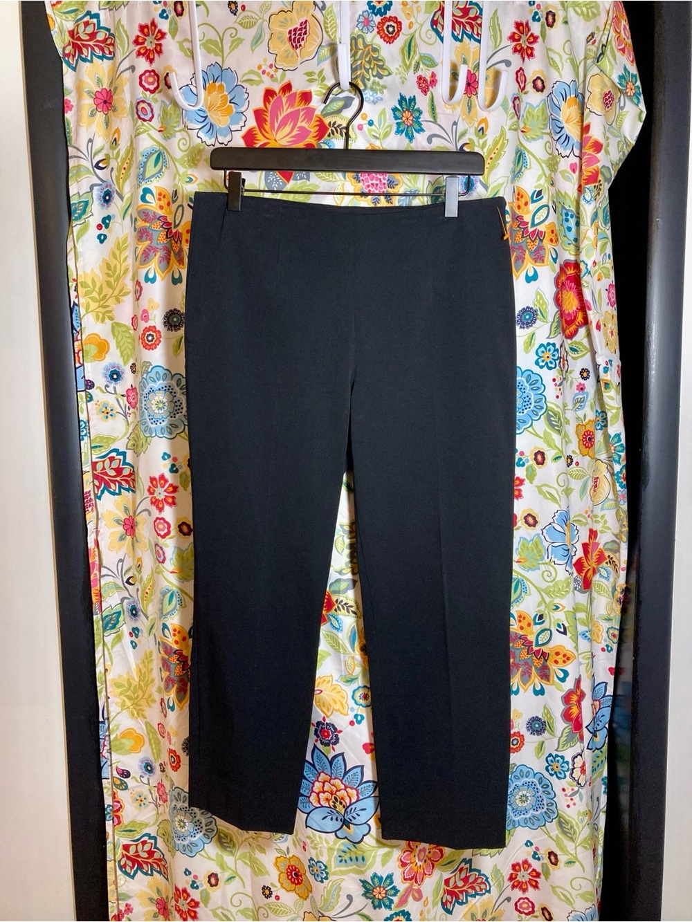 Elie Tahari Black Cropped Ponte Pants Size 8